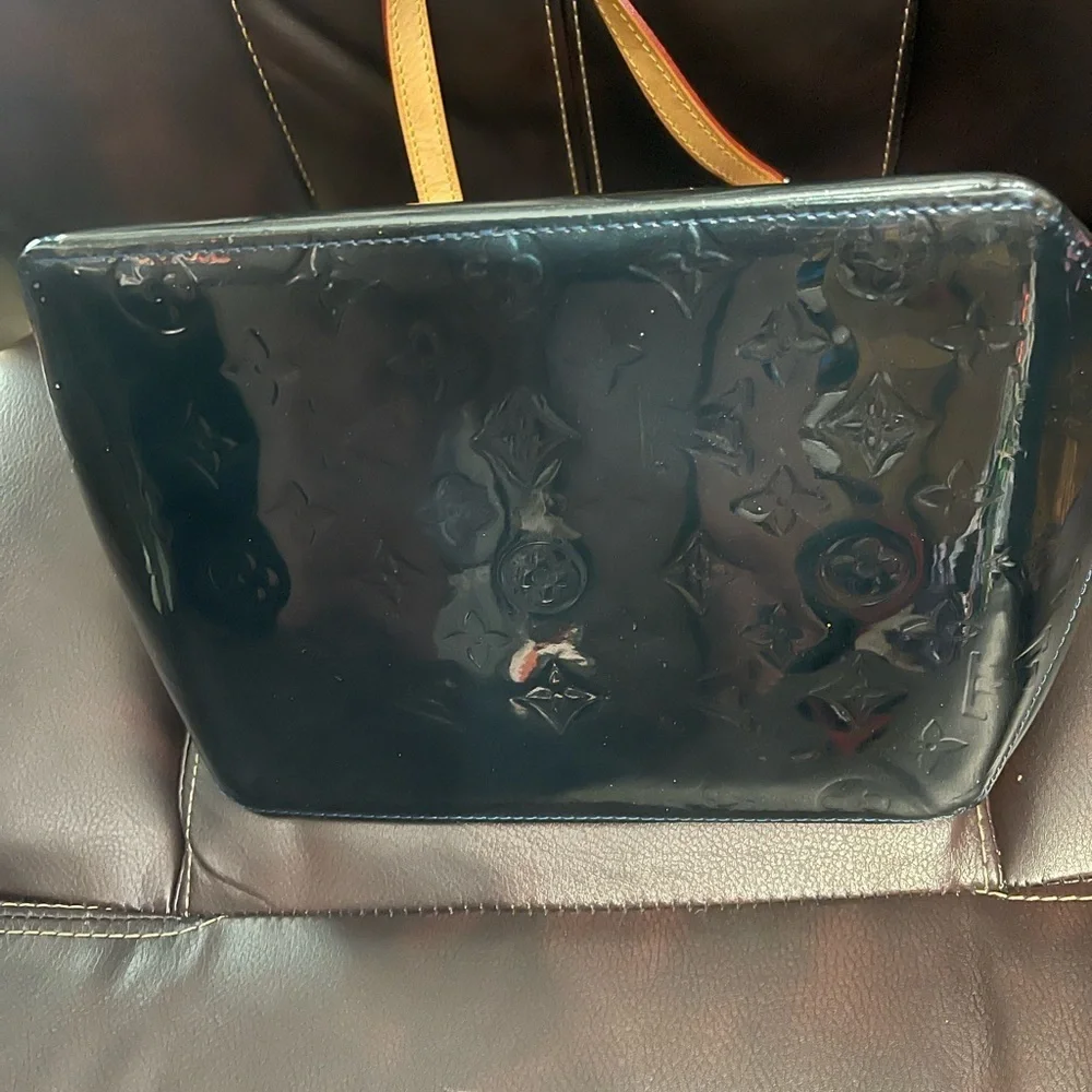 Louis Vuitton Bellevue Green Vernis Tote